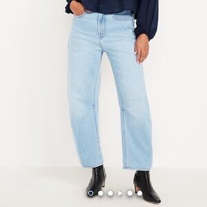 Old Navy Light Wash Wow Barrel Ankle Jeans